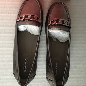 NWT Women’s Easy Spirit Antiria3 Silver Loafers Size 9M